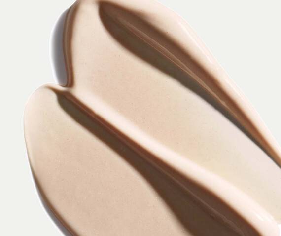 Texture of niacinamide (vitamin b3) cream