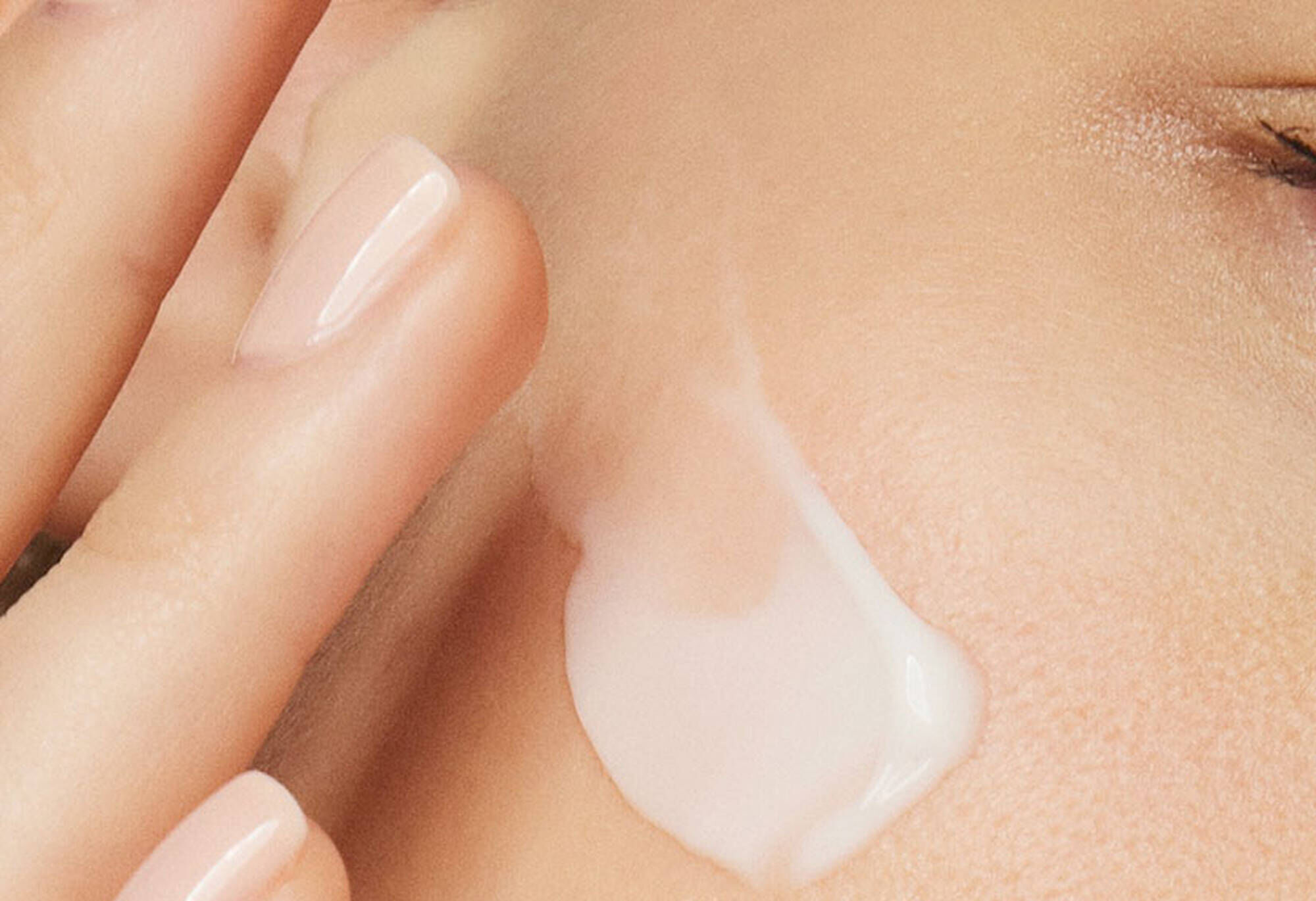 HOW TO PAIR NIACINAMIDE & RETINOL IN YOUR ROUTINE